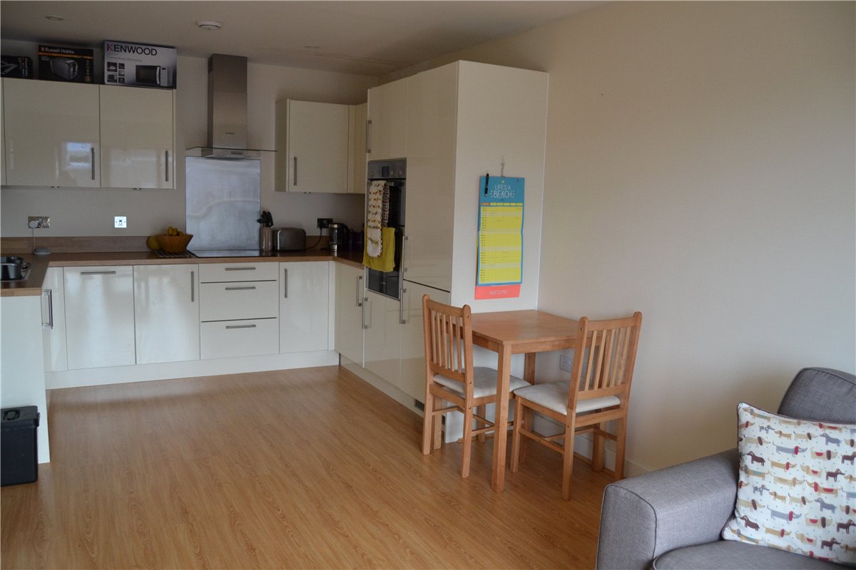 2 bedroom flat, West Street, Newbury RG14 - Under Offer