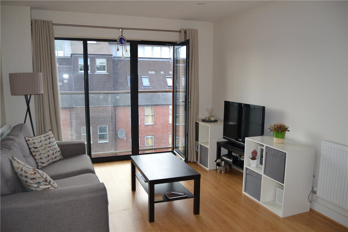 2 bedroom flat, West Street, Newbury RG14 - Under Offer
