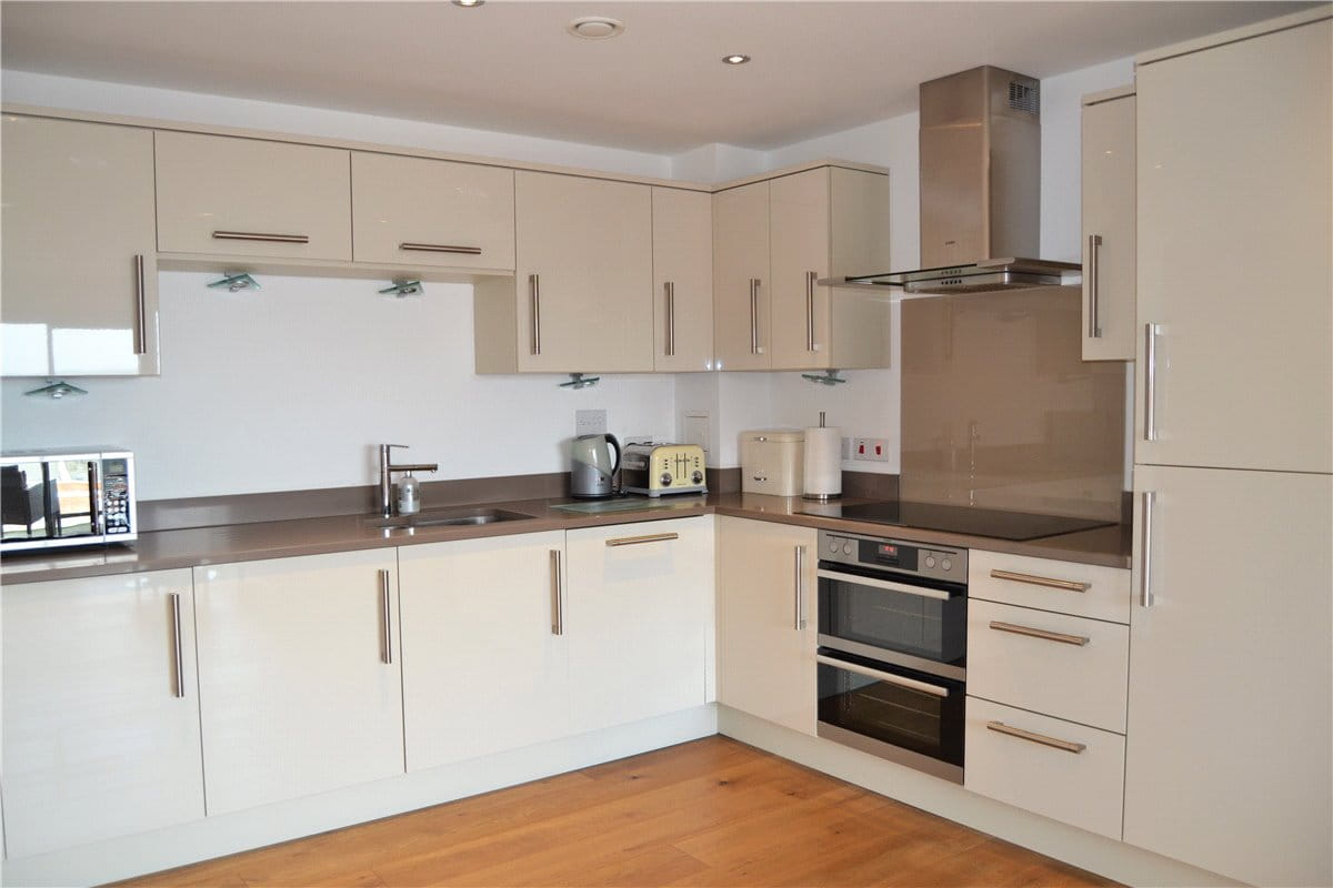 1 bedroom flat, Racecourse Road, Newbury RG14 - Let Agreed