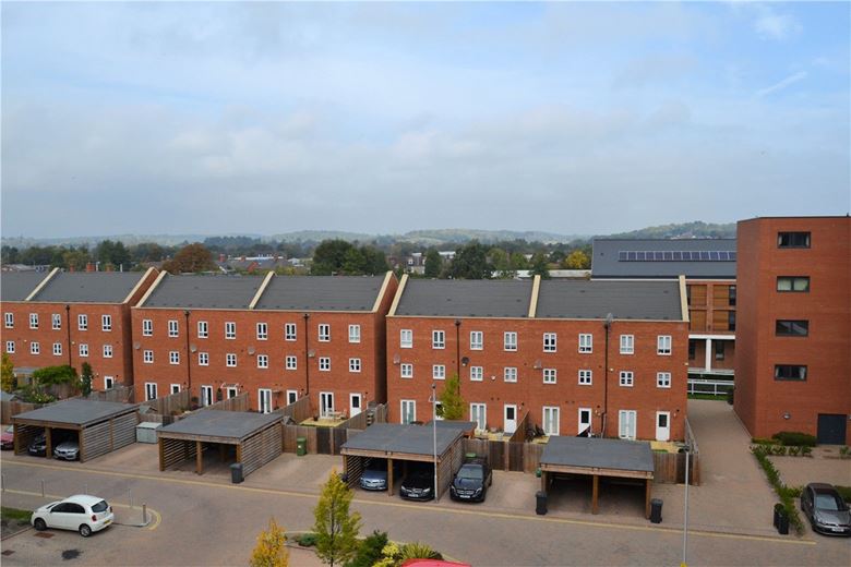 1 bedroom flat, Racecourse Road, Newbury RG14 - Let Agreed