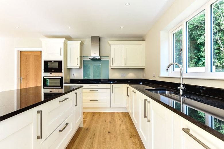 5 bedroom house, Elizabeth Farm, Thornford Road RG19 - Under Offer