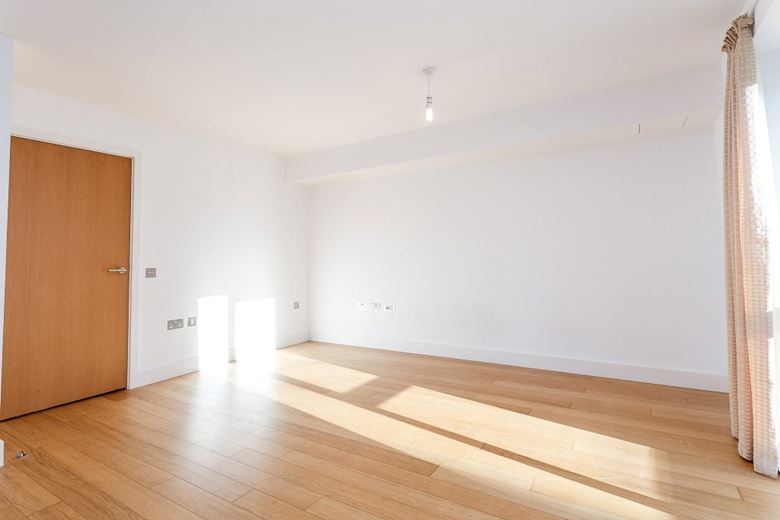 1 bedroom flat, Park Way, Newbury RG14 - Available