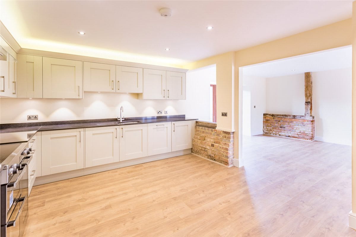 4 bedroom , Winterbourne, Newbury RG20 - Available