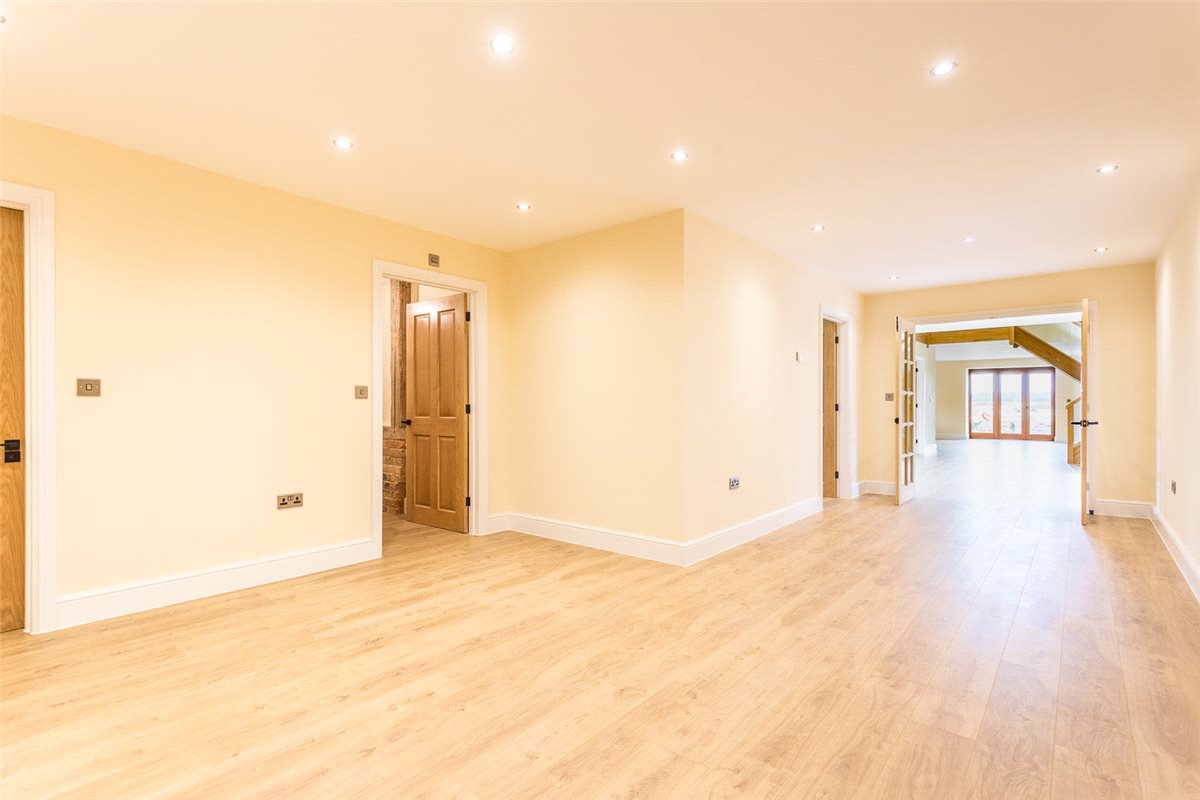 4 bedroom , Winterbourne, Newbury RG20 - Available