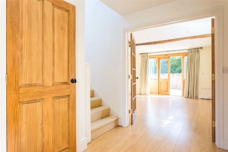 2 bedroom house, Winterbourne, Newbury RG20 - Let Agreed