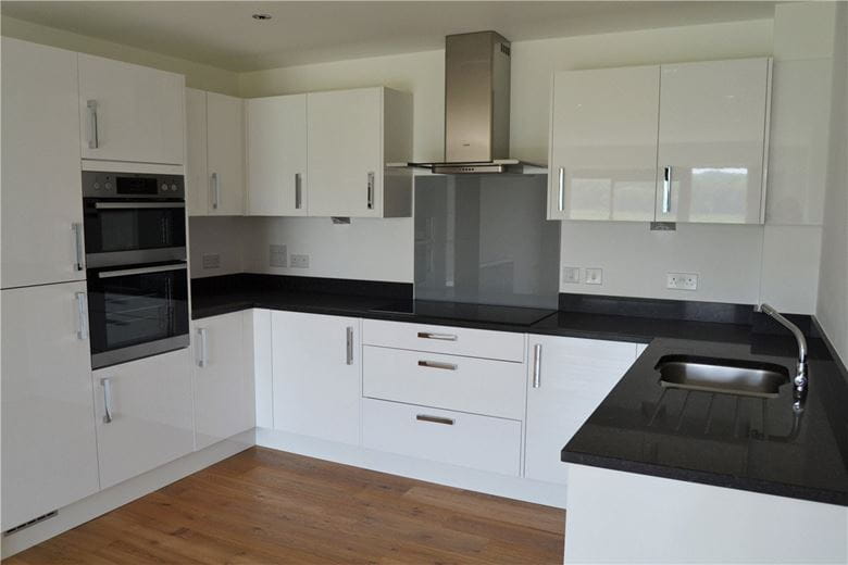 2 bedroom flat, Kingman Way, Newbury RG14 - Let Agreed