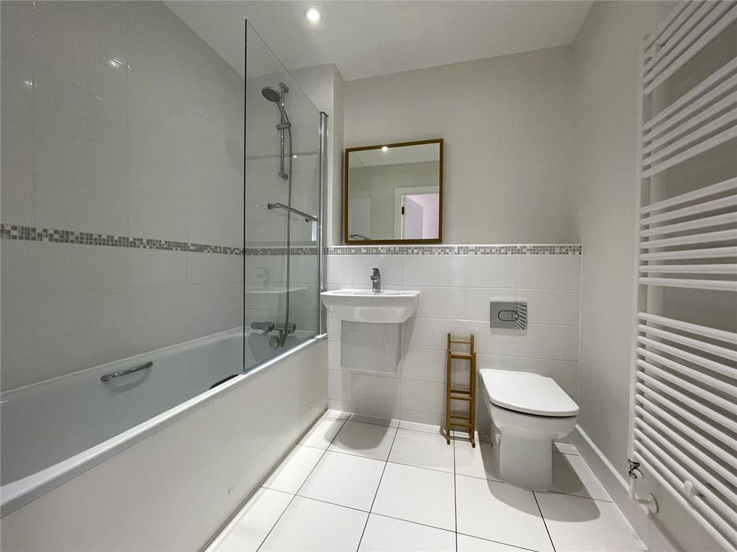 2 bedroom flat, West Street, Newbury RG14 - Let Agreed