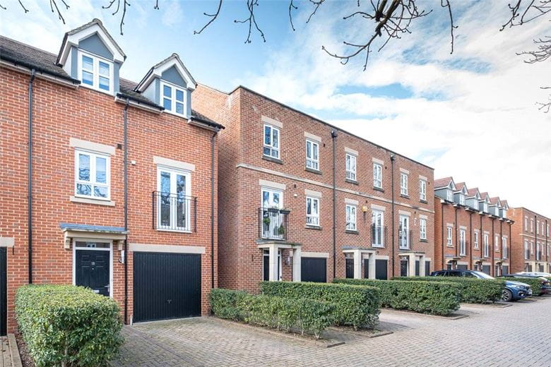 4 bedroom house, Newbury, Berkshire RG14