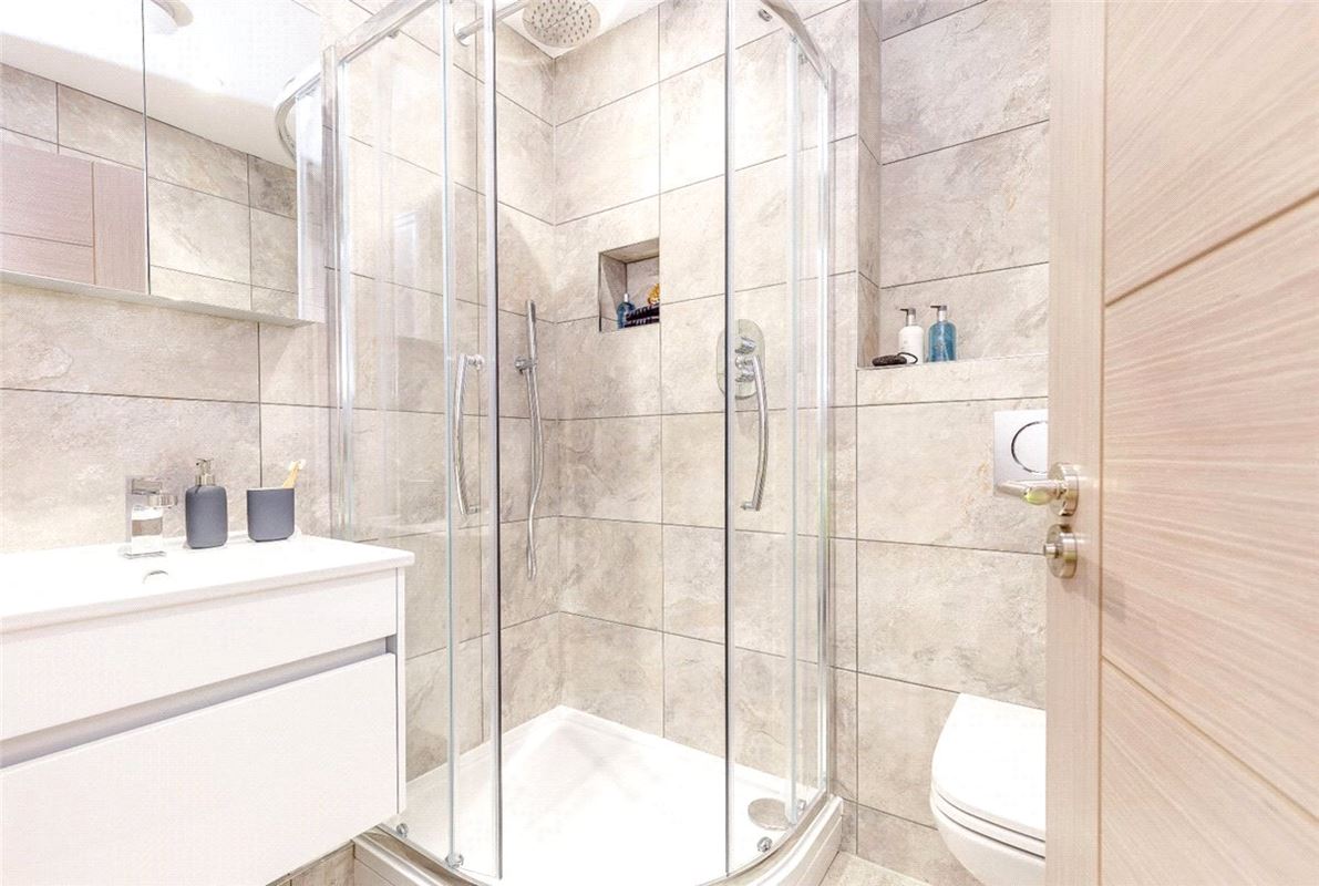 2 bedroom flat, Steel Close, Newtown Road RG14 - Let Agreed