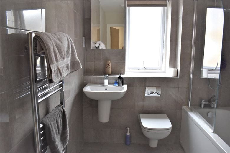 2 bedroom flat, Steel Close, Newtown Road RG14 - Let Agreed