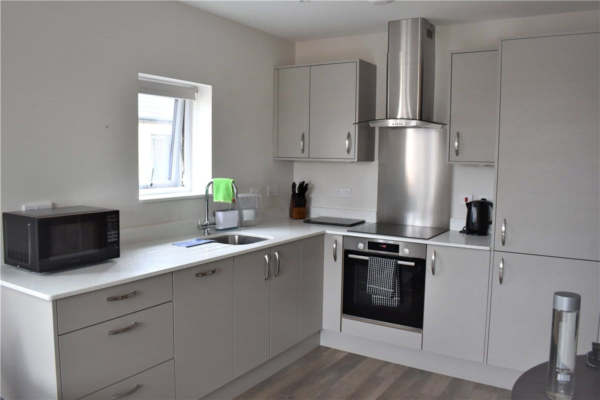 2 bedroom flat, Steel Close, Newtown Road RG14 - Let Agreed