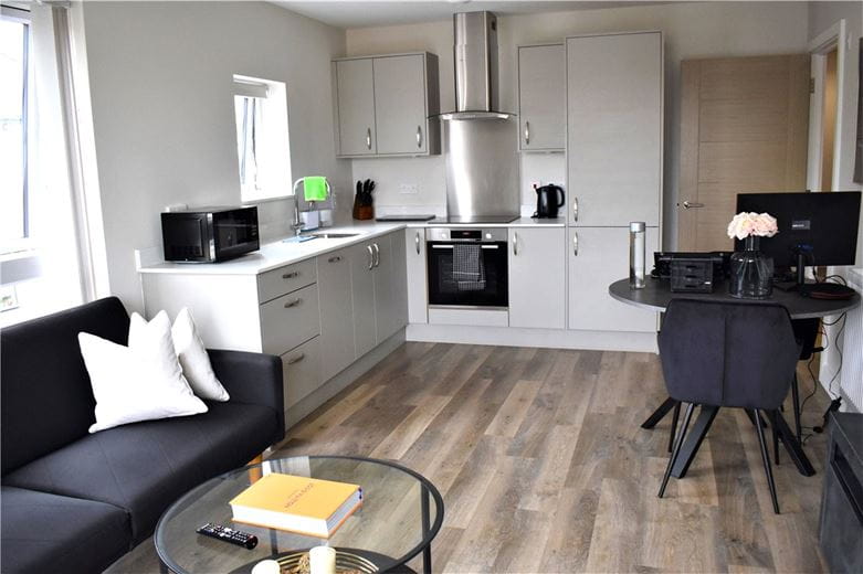 2 bedroom flat, Steel Close, Newtown Road RG14 - Let Agreed