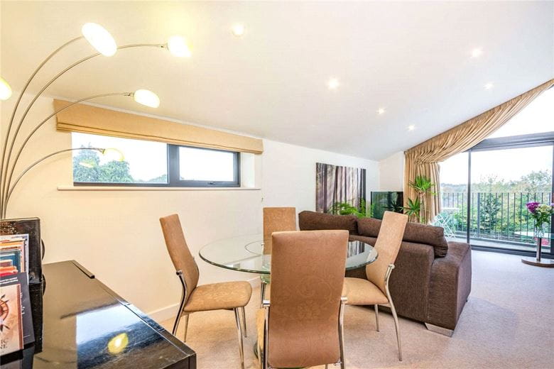 2 bedroom flat, Old Bath Road, Newbury RG14