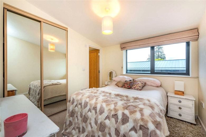 2 bedroom flat, Old Bath Road, Newbury RG14