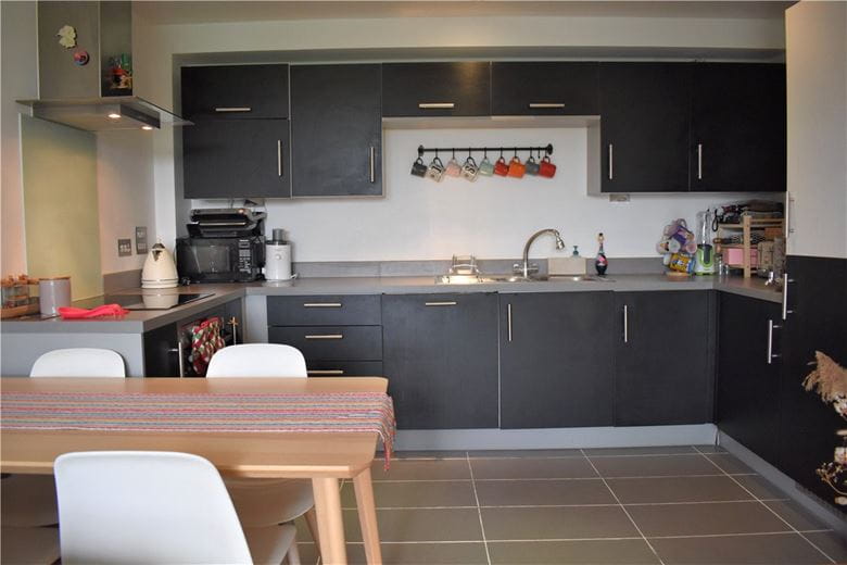 2 bedroom flat, Park Way, Newbury RG14 - Let Agreed