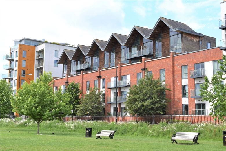 2 bedroom flat, Park Way, Newbury RG14 - Let Agreed