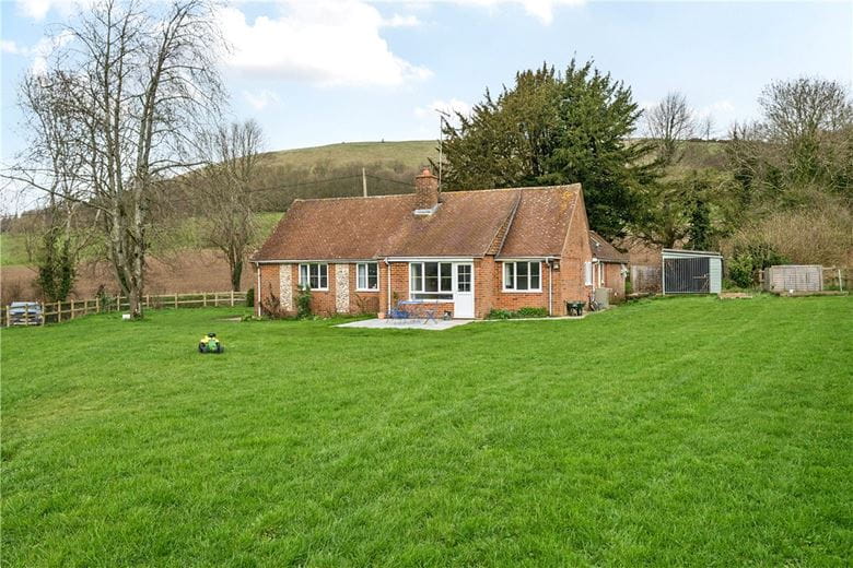 3 bedroom bungalow, Combe, Hungerford RG17 - Available