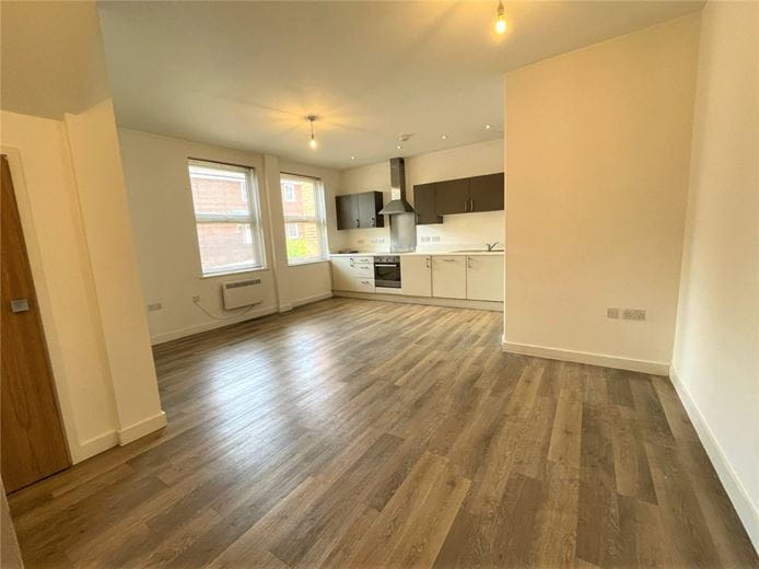 1 bedroom flat, Strawberry Hill, Newbury RG14 - Available