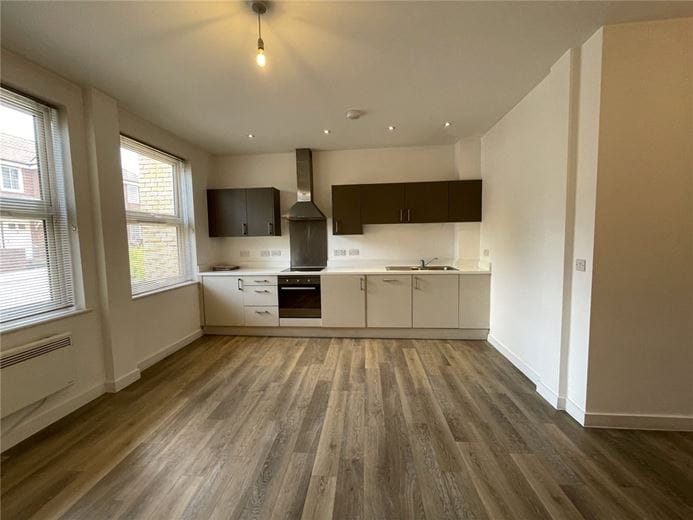 1 bedroom flat, Strawberry Hill, Newbury RG14 - Available