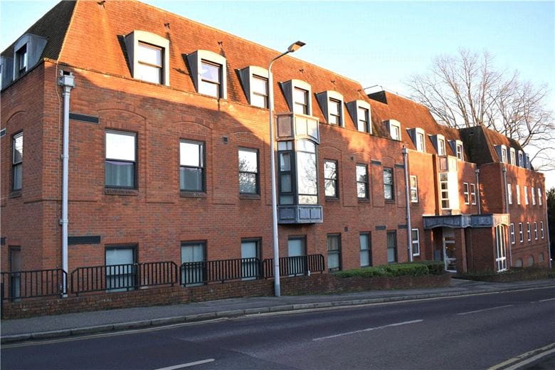 1 bedroom flat, Strawberry Hill, Newbury RG14 - Let Agreed