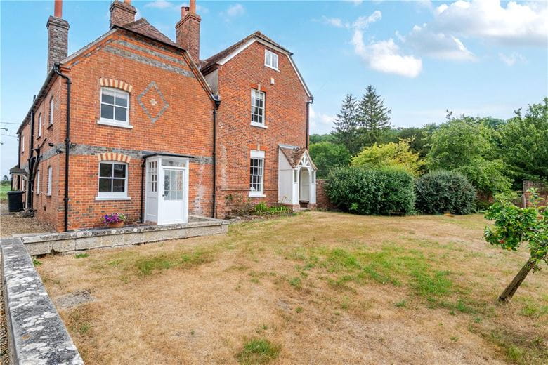 2 bedroom cottage, Crookham Hill, Thatcham RG19 - Available