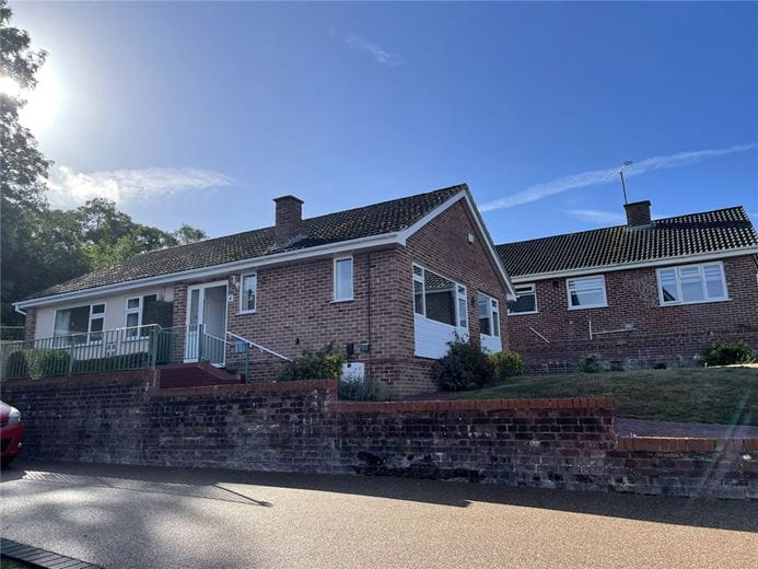 3 bedroom bungalow, Newbury, Berkshire RG14 - Let Agreed