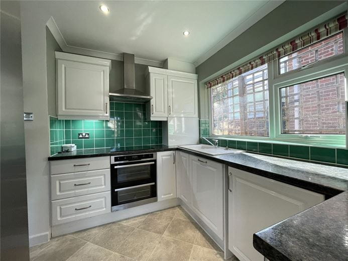 3 bedroom bungalow, Newbury, Berkshire RG14 - Let Agreed