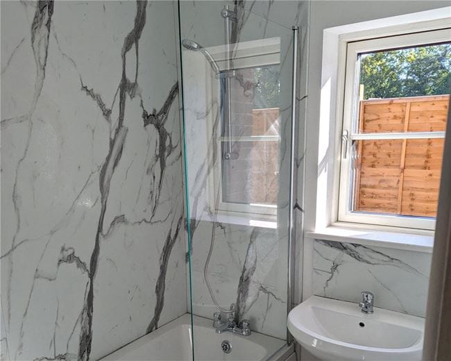 3 bedroom house, Enborne Street, Enborne RG14 - Let Agreed