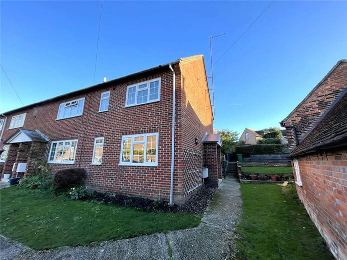 2 bedroom house, Castle Lane, Donnington RG14