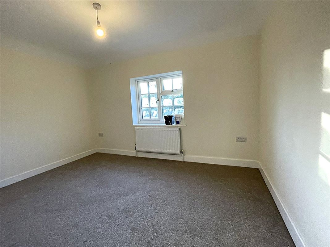 2 bedroom house, Donnington, Newbury RG14 - Available