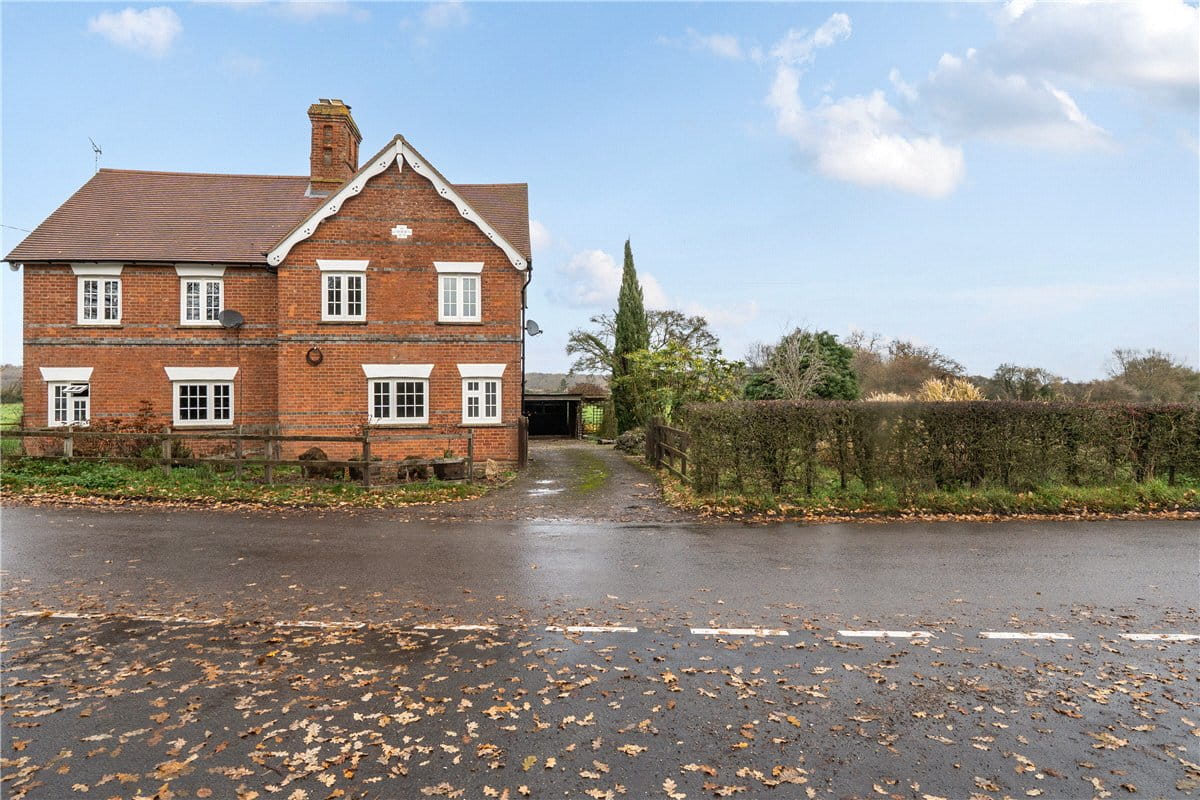 3 bedroom house, Bucklebury, Reading RG7 - Available