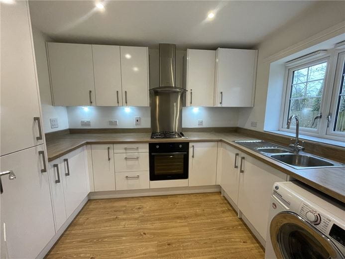 2 bedroom house, Woolhampton, Reading RG7 - Available