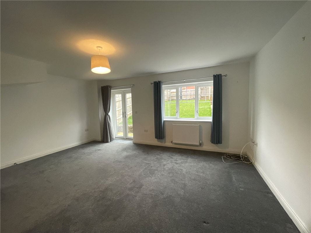 2 bedroom house, Woolhampton, Reading RG7 - Available