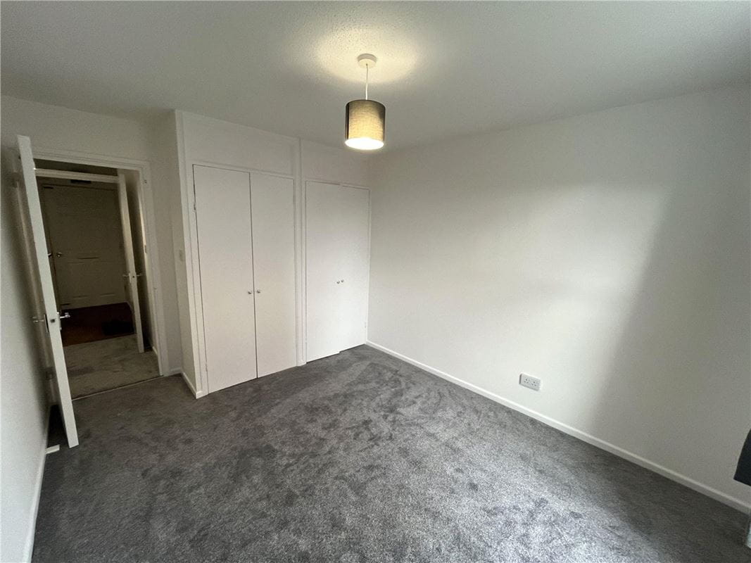 2 bedroom flat, London Road, Newbury RG14 - Available