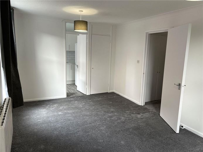 2 bedroom flat, London Road, Newbury RG14 - Available