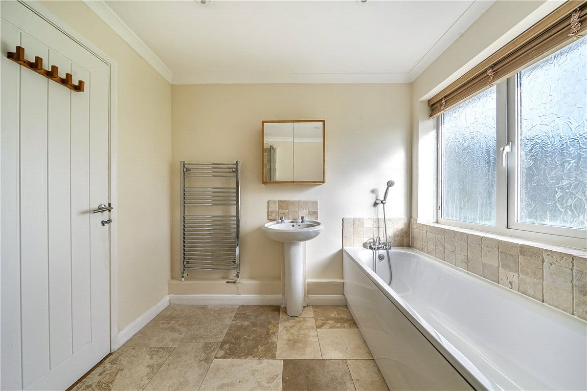 3 bedroom house, Tangley, Andover SP11 - Available