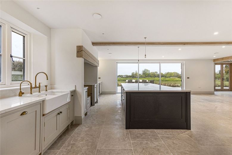 5 bedroom house, Lower End, Alvescot OX18 - Available