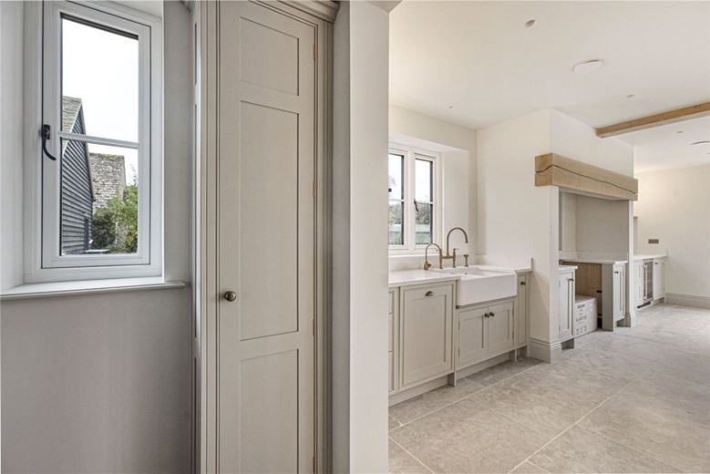 5 bedroom house, Lower End, Alvescot OX18 - Available