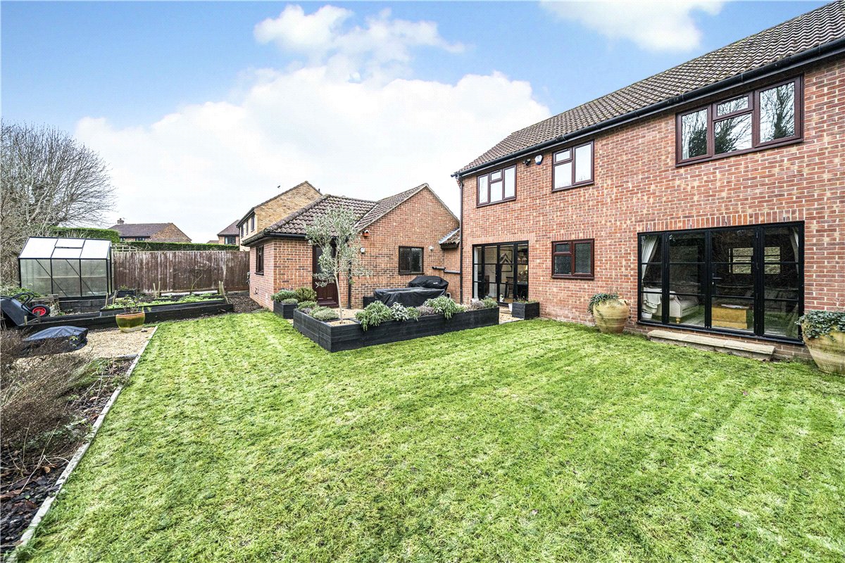 4 bedroom house, Gardiner Close, Abingdon OX14 - Available