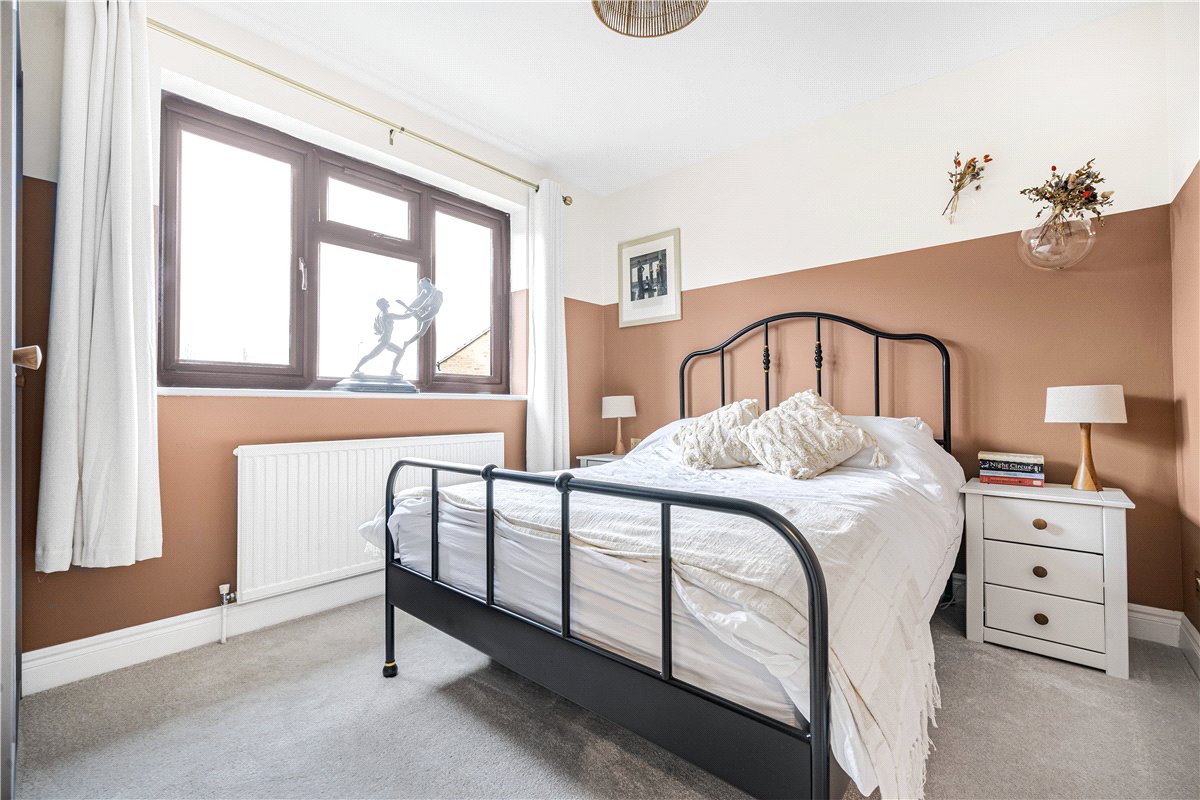 4 bedroom house, Gardiner Close, Abingdon OX14 - Available