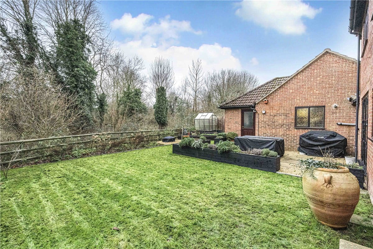 4 bedroom house, Gardiner Close, Abingdon OX14 - Available