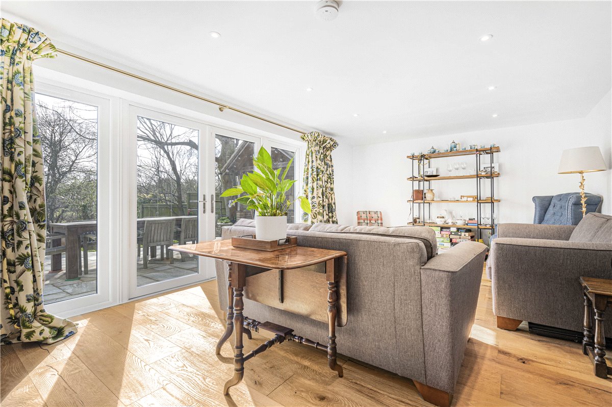 5 bedroom house, Middle Street, Islip OX5 - Sold