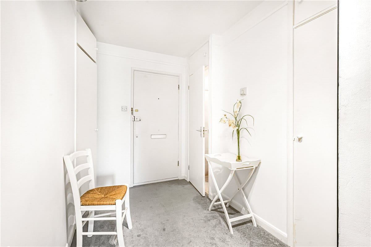 2 bedroom flat, Cunliffe Close, Oxford OX2 - Sold STC