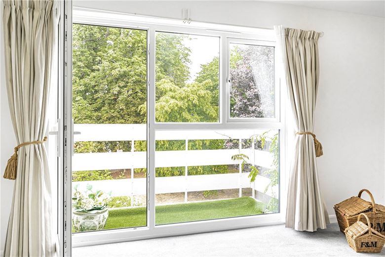 2 bedroom flat, Cunliffe Close, Oxford OX2 - Sold STC