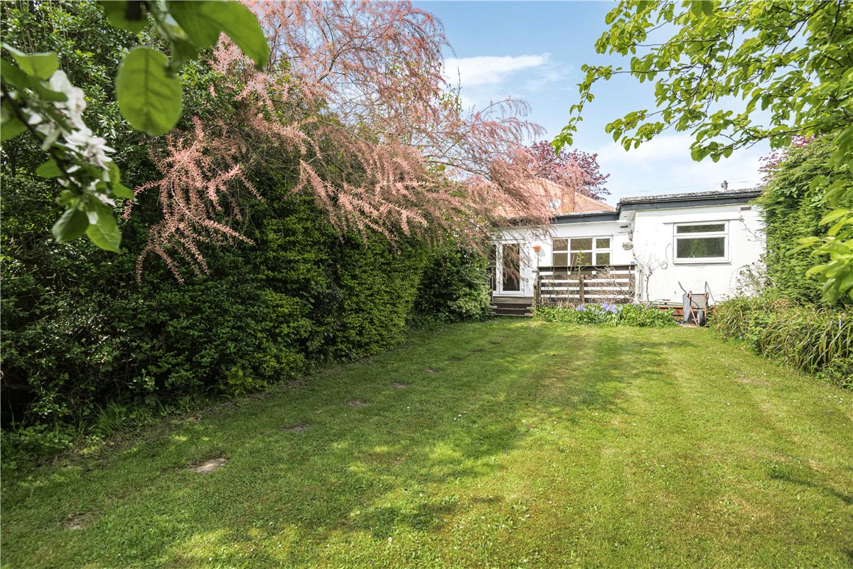 3 bedroom bungalow, Islip Gardens, Northolt UB5 - Sold