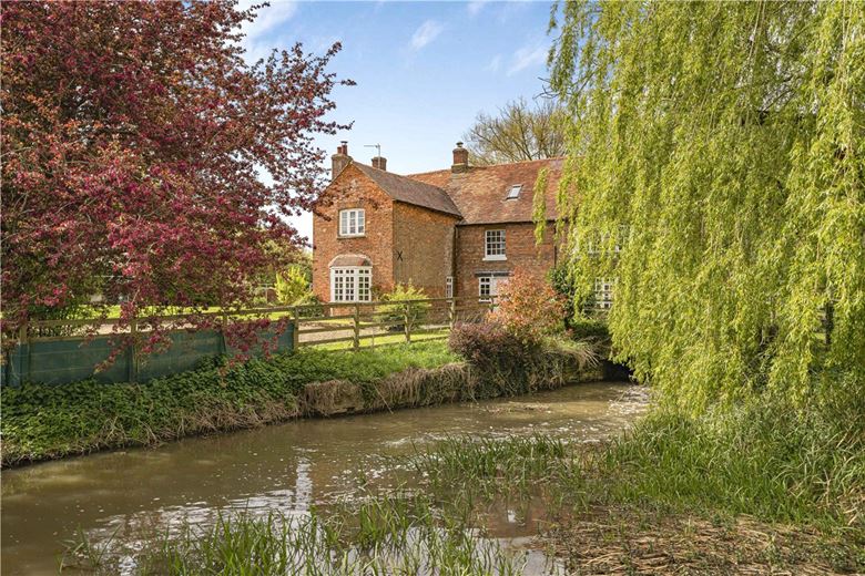 41 acres Country Estate, Mill Lane, Twyford MK18 - Available