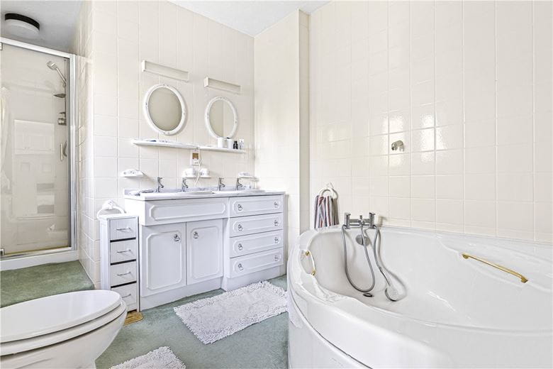 4 bedroom house, Witney Road, Ducklington OX29 - Available