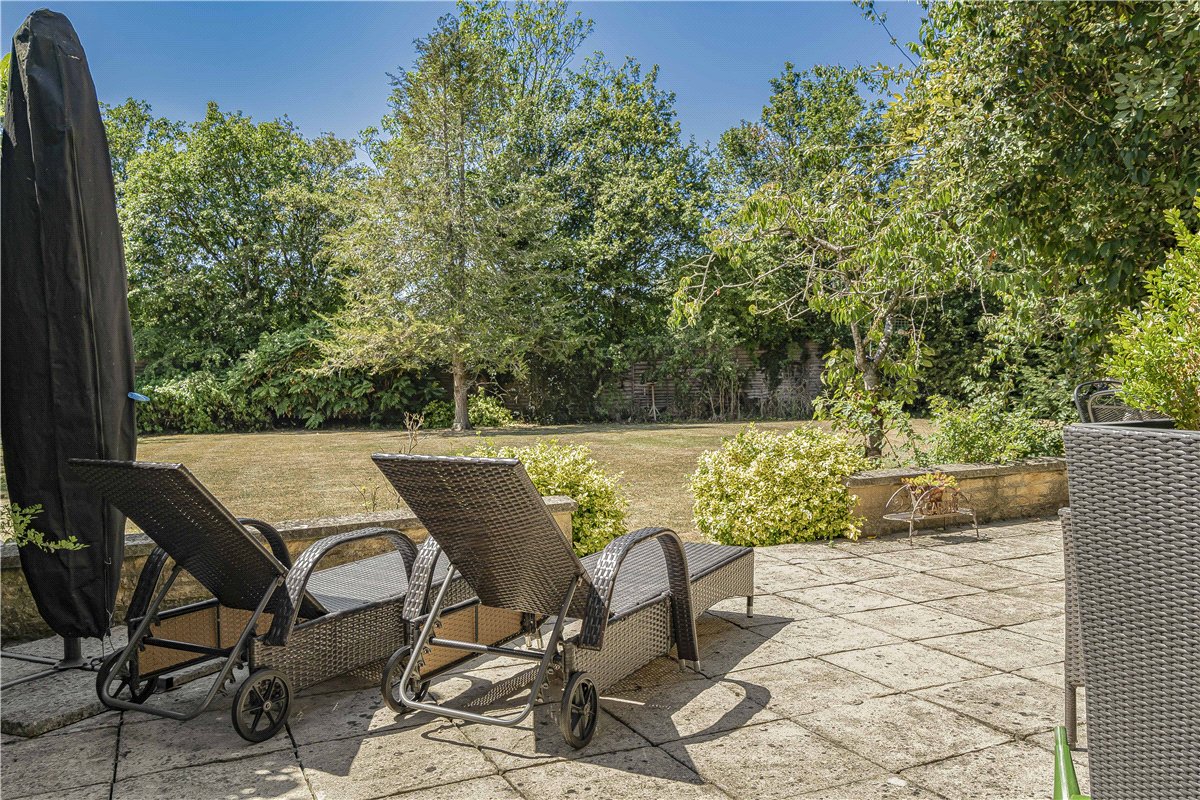 4 bedroom house, Witney Road, Ducklington OX29 - Available