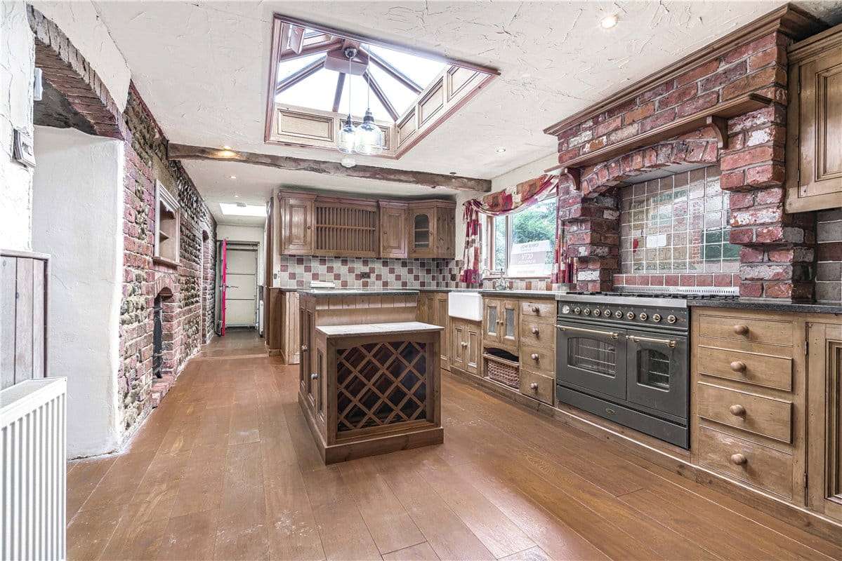 4 bedroom cottage, Old Mains Lane, Poulton-le-Fylde FY6 - Sold STC