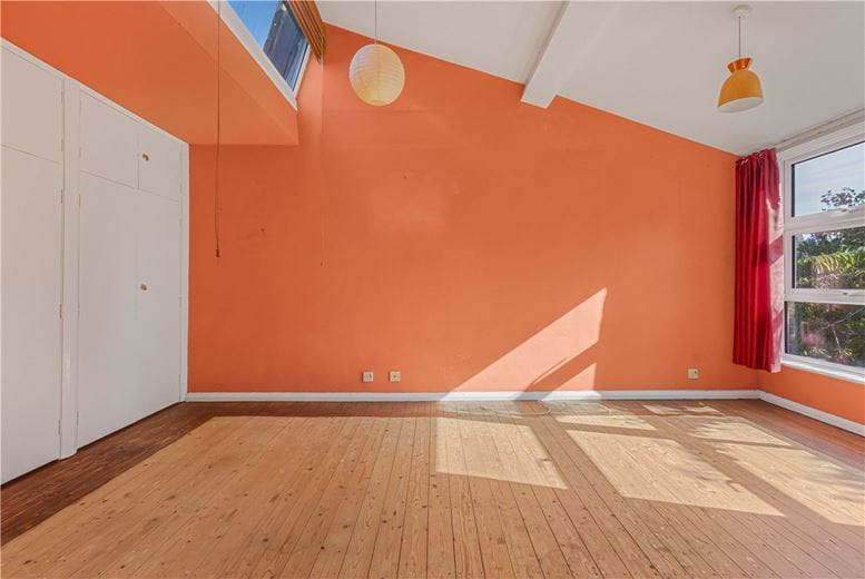 2 bedroom flat, Russell Court, Oxford OX2 - Sold STC